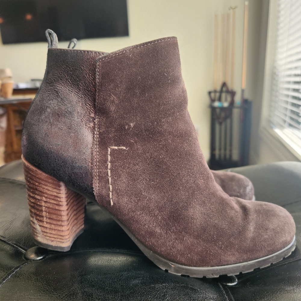 EUC Paul Green dark brown suede and metallic heel booties, size 8